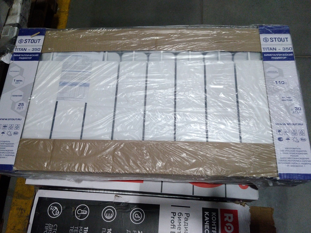Уцененный товар (нарушена упаковка, сколы на ребрах и ламеляях крайней секции): Радиатор биметаллический STOUT TITAN 350 10 секций боковое подключение (белый RAL 9016), SRB-3310-035010