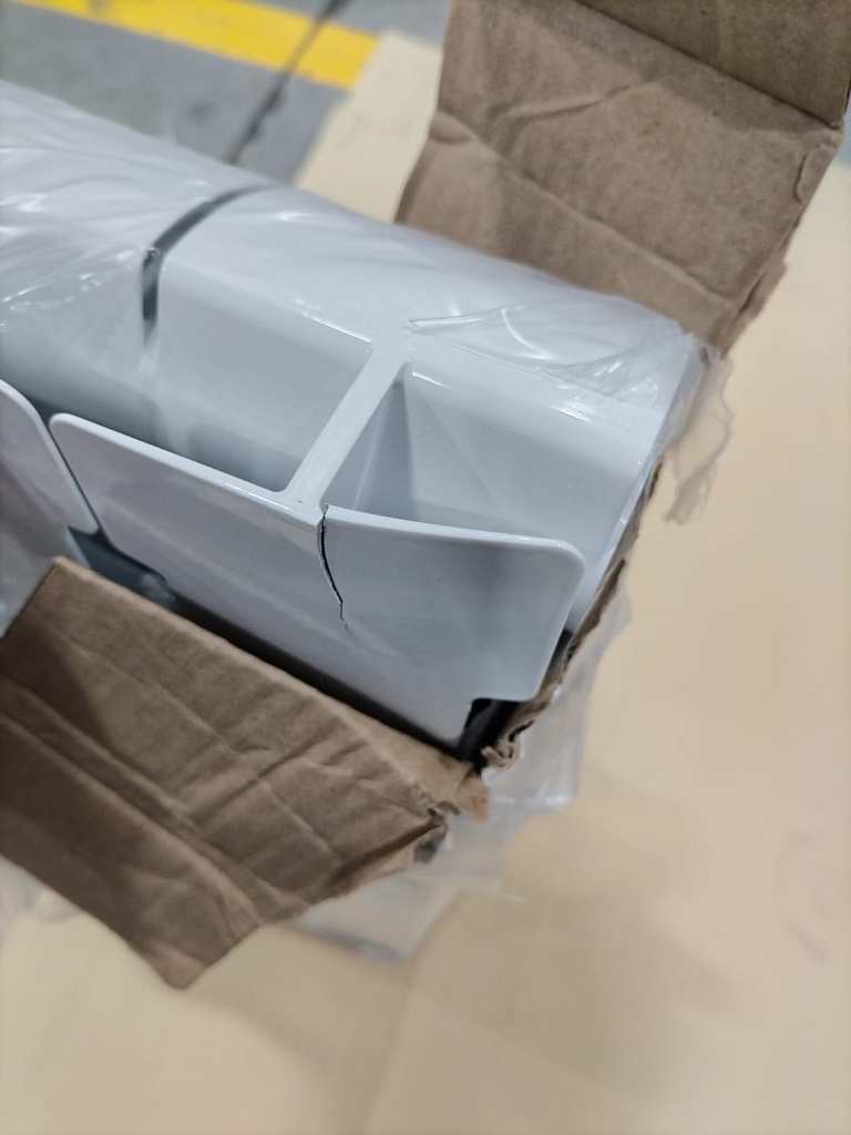 Уцененный товар (ПОВРЕЖДЁННАЯ СЕКЦИЯ): Радиатор биметаллический STOUT ALPHA 500 4 секций боковое подключение (белый RAL 9016), SRB-2310-050004