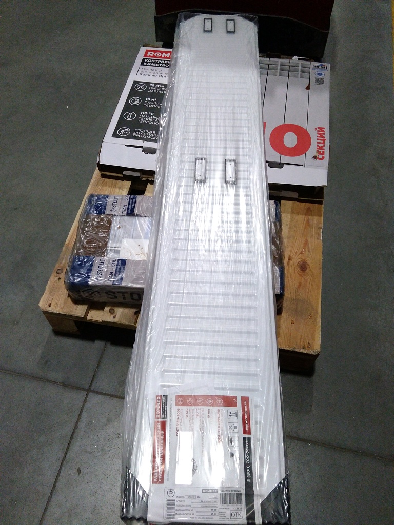 Уцененный товар (потертость на лицевой панели): Стальной панельный радиатор ROMMER Ventil 21/300/1800 нижнее правое подключение, RRS-2020-213180