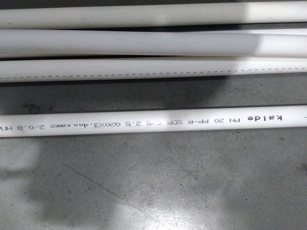 Уцененный товар (нетоварный вид): Труба полипропиленовая Kalde d=20 (PN 20) (цвет белый), R.3202-tbe-200000