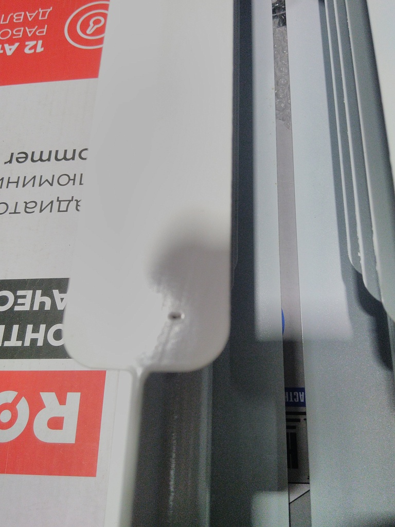 Уцененный товар (зав. брак литья на крайней секции): Радиатор алюминиевый ROMMER Plus 500 6 секций боковое подключение (RAL9016), RAL-3210-050006