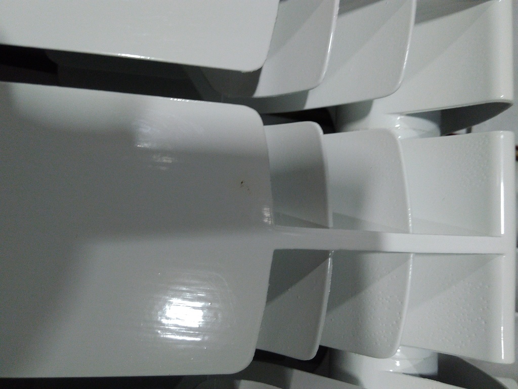 Уцененный товар (СКОЛ ЛКП / ПОРЫ В ЛКП): Радиатор биметаллический ROMMER Plus BM 200 14 секций боковое подключение (RAL9016), RBM-3210-020014