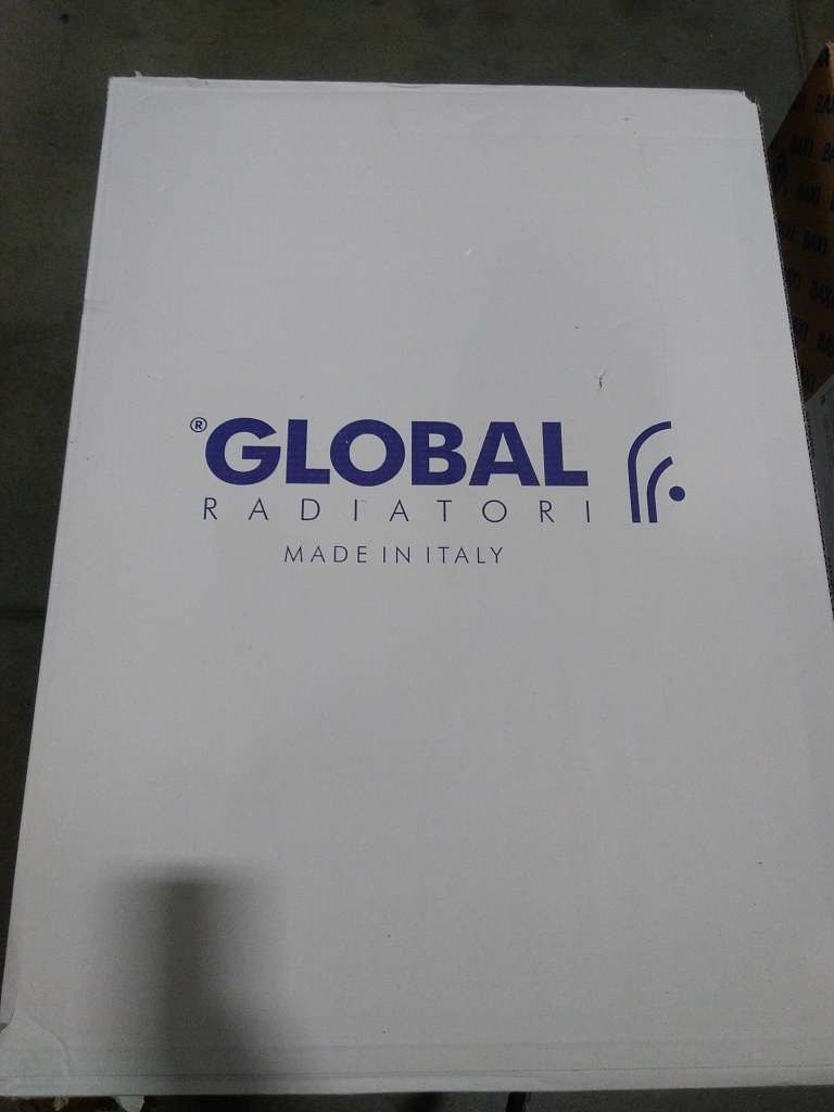 Уцененный товар (нарушена упаковка, потертость на ламели крайней секции): Радиатор алюминиевый Global VOX- R 500 10 секций боковое подключение (белый RAL 9010), VX05001010