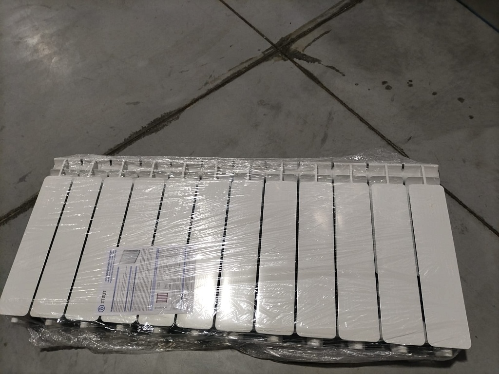 Уцененный товар (Трещина на корпусе): Радиатор алюминиевый STOUT Bravo 350 12 секций боковое подключение RAL9010, SRA-0110-035012