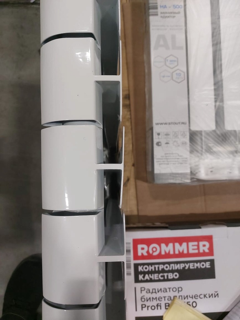 Уцененный товар (ЦАРАПИНЫ / СКОЛЫ ЛКП): Радиатор алюминиевый ROMMER Profi 500 10 секции (AL500-80-80-100) (RAL9016), RAL-1210-050010