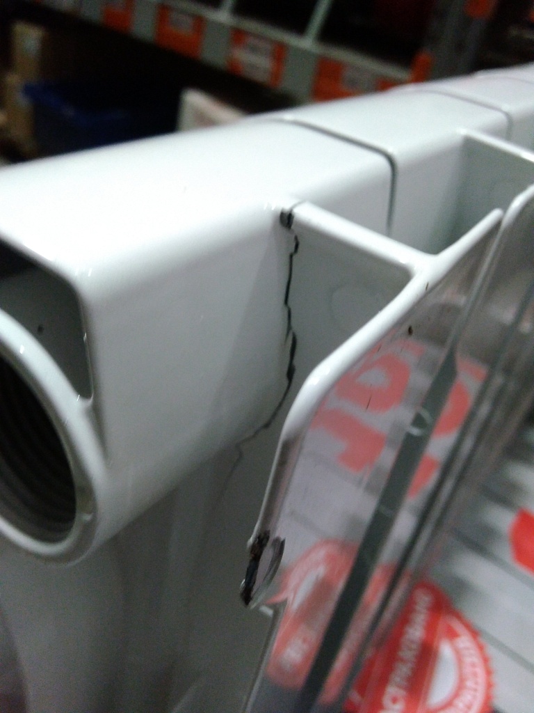 Уцененный товар (трещина ламели крайней секции,скол краски на коллекторе): Радиатор биметаллический ROMMER Profi BM 350 10 секций боковое подключение (BI350-80-80-130) (RAL9016), RBM-1210-035010