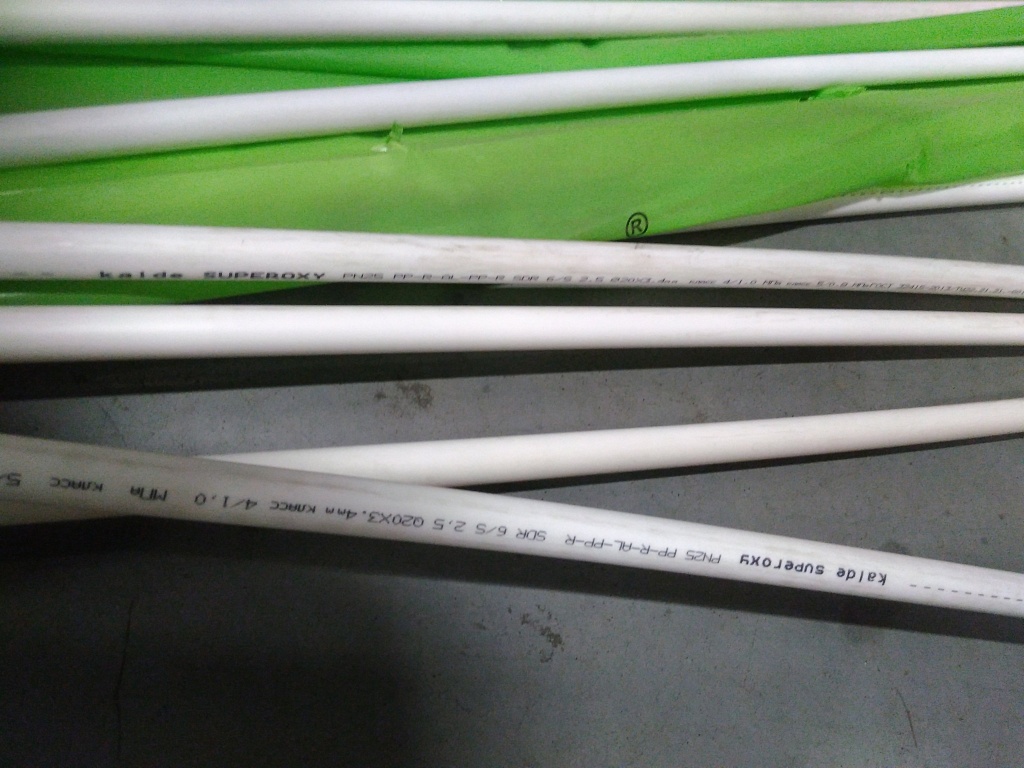 Уцененный товар (нетоварный вид): Труба полипропиленовая армированная (алюминий) (цвет белый) Kalde d=20 (PN 25), R.3202-tox-200000