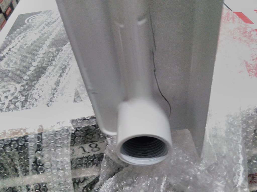 Уцененный товар (трещина ламели крайней секции): Радиатор биметаллический ROMMER Optima BM 500 8 секций боковое подключение (RAL9016), RBM-0210-050008