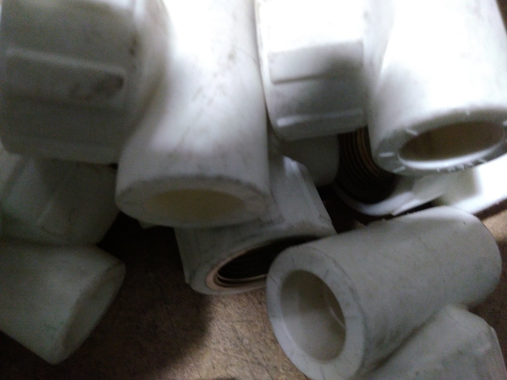 Уцененный товар (нетоварный вид,грязь,потертости): Тройник Политэк 20х3/4 с внутренней резьбой для полипропиленовых труб под сварку (цвет белый)