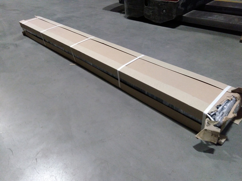 Уцененный товар (нарушена упаковка, замятие корпуса и решетки): Внутрипольный конвектор STOUT SCN-1100 110х190х1800 (Решётка роликовая) правое подключение, SCN-1100-1119180