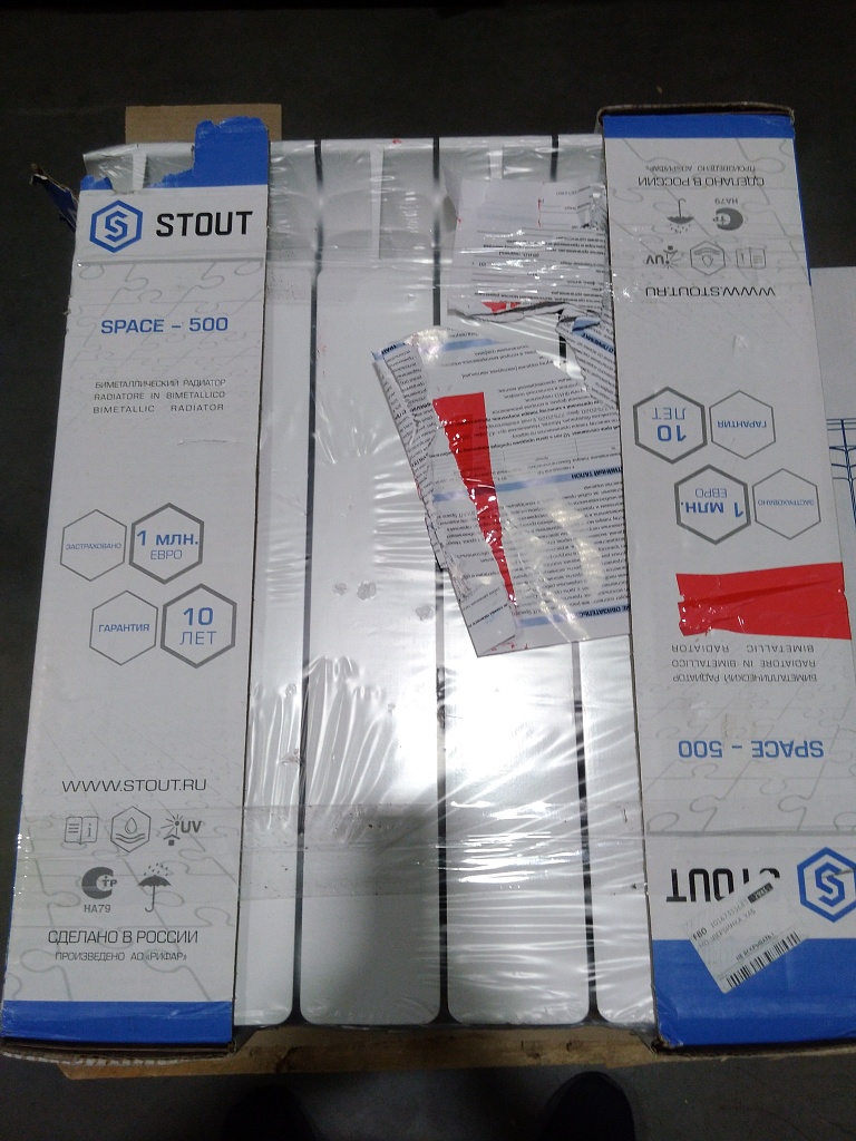 Уцененный товар (вмятина, скол в верхней части крайней секции, нарушена упаковка): Радиатор биметаллический STOUT Space 500 6 секций боковое подключение RAL9016, SRB-0310-050006