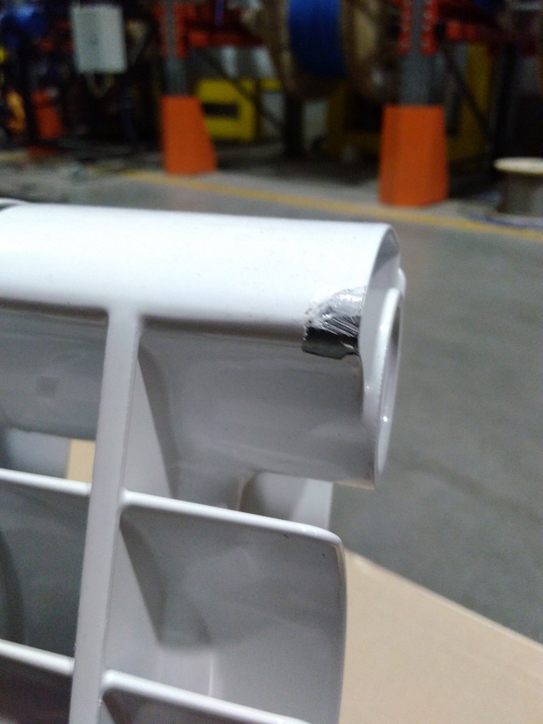 Уцененный товар (скол краски в верхней части крайней секции): Радиатор биметаллический ROMMER Profi BM 350 10 секций боковое подключение (BI350-80-80-130) (RAL9016), RBM-1210-035010