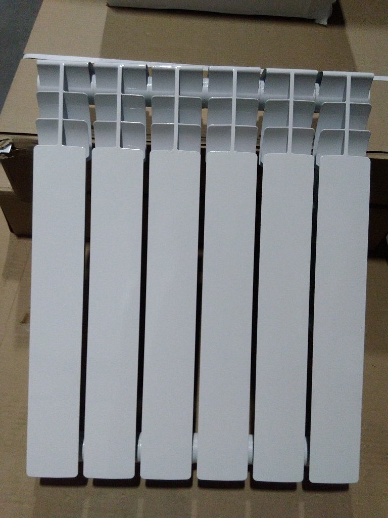 Уцененный товар (скол краски на нижней части крайней секции, трещина на ламели, скол на коллекторе): Радиатор биметаллический ROMMER Optima BM 500 6 секций боковое подключение (RAL9016), RBM-0210-050006