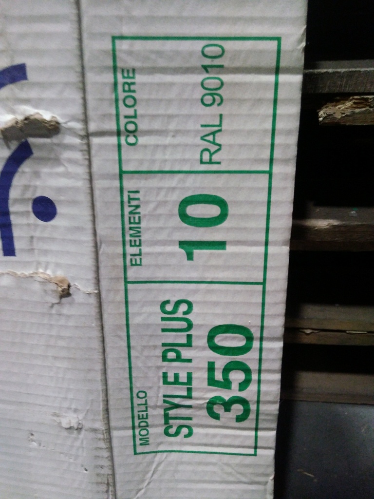 Уцененный товар (нетоварный вид упаковки, скол краски в верхнеих частях крайних секций): Радиатор биметаллический Global STYLE PLUS 350 10 секций боковое подключение (белый RAL 9010), STP03501010