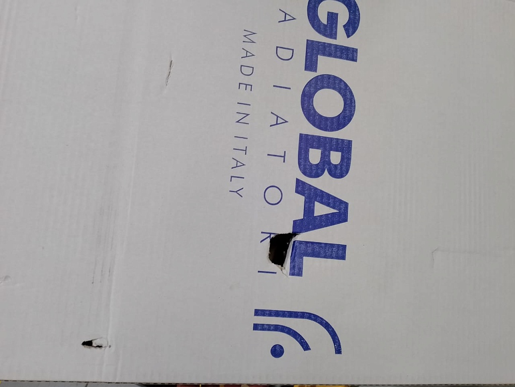 Уцененный товар (ПОВРЕЖДЕНИЕ КОРПУСА / РВАНАЯ УПАКОВКА): Радиатор алюминиевый Global ISEO 350 8 секций боковое подключение (белый RAL 9010), IS035008