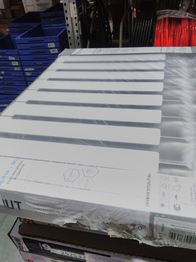 Уцененный товар (нарушена упаковка, потертость на ламели крайней секции): Радиатор алюминиевый STOUT ALPHA 500 10 секций боковое подключение (белый RAL 9016), SRA-2310-050010
