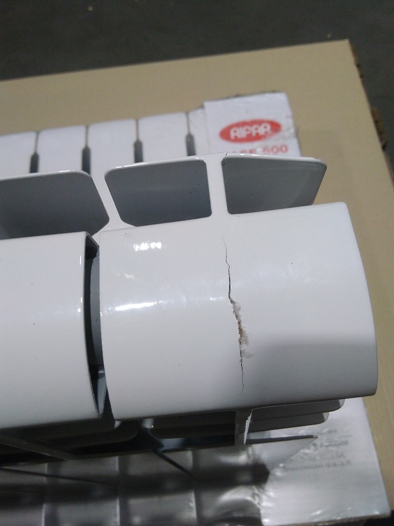 Уцененный товар (нетоварный вид упаковки, трещина в верхней части крайней секции, замятие ламели на крайней секции): Радиатор биметаллический ROMMER Profi BM 350 10 секций боковое подключение (BI350-80-80-130) (RAL9016), RBM-1210-035010