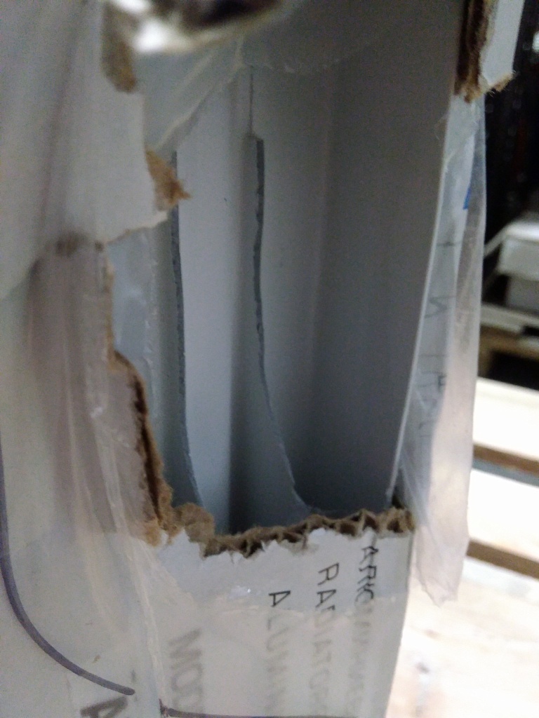 Уцененный товар (нарушена упаковка, сколы на ребрах крайней секции): Радиатор алюминиевый STOUT ALPHA 350 10 секций боковое подключение (белый RAL 9016), SRA-2310-035010