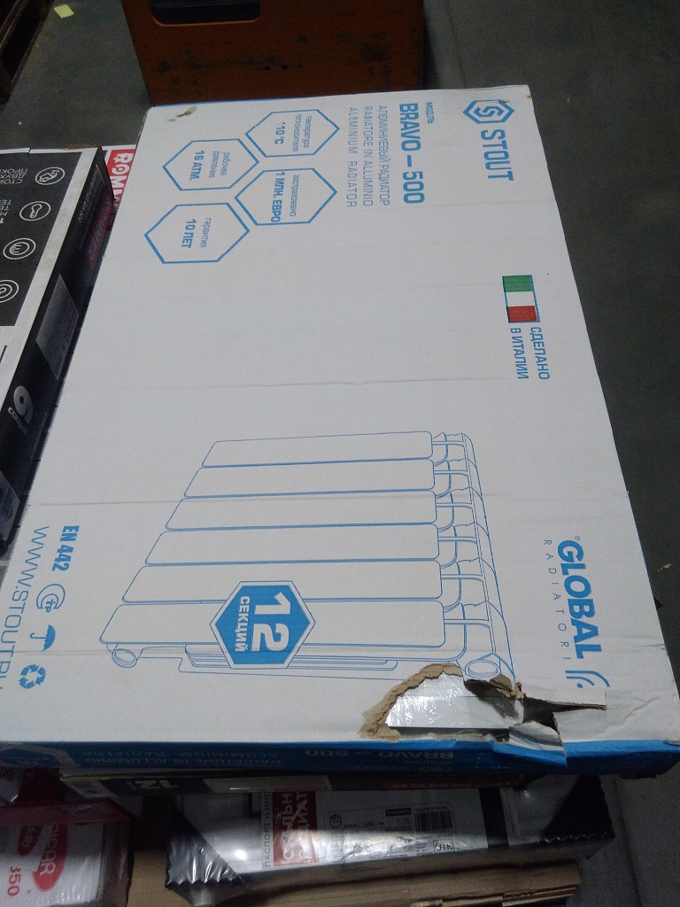 Уцененный товар (нарушена упаковка, трещина на тыльной стороне секции): Радиатор алюминиевый STOUT Bravo 500 12 секций боковое подключение RAL9010, SRA-0110-050012