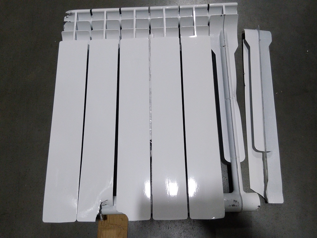 Уцененный товар (вмятина в верхней части крайней секции, сколы на ламелях, слом ламели на крайней секции): Радиатор биметаллический ROMMER Profi BM 500 6 секции боковое подключение (BI500-80-80-150) (RAL9016), RBM-1210-050006