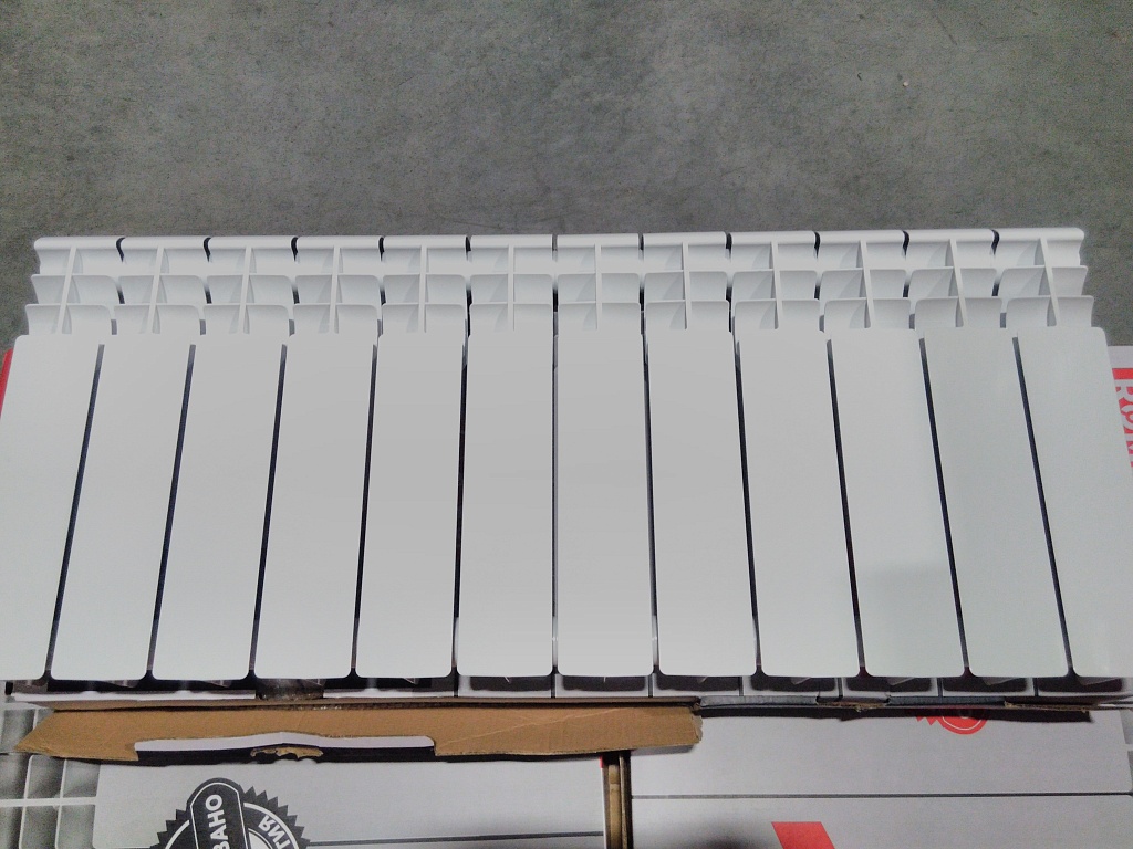 Уцененный товар (трещина на ламелях): Радиатор биметаллический ROMMER Profi BM 350 12 секций боковое подключение (BI350-80-80-130) (RAL9016), RBM-1210-035012