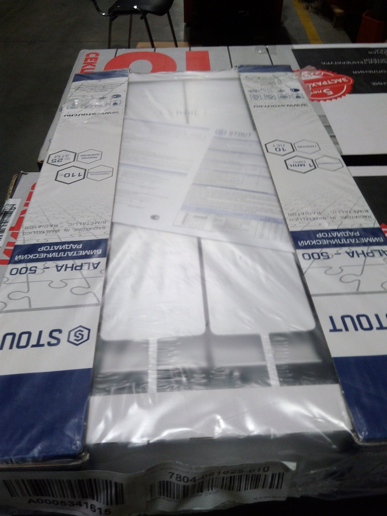 Уцененный товар (нарушена упаковка, скол в верхней части крайней секции): Радиатор биметаллический STOUT ALPHA 500 4 секций боковое подключение (белый RAL 9016), SRB-2310-050004