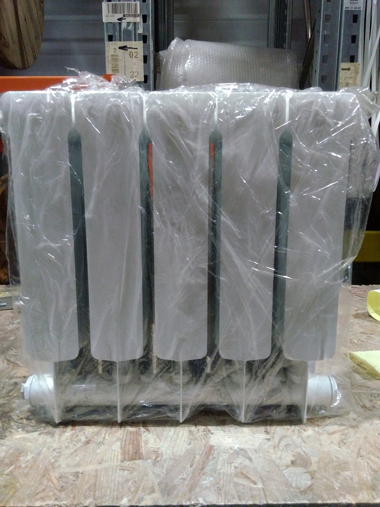 Уцененный товар (с экспозиции, отсутствует упаковка): Радиатор биметаллический STOUT Space 350 5 секций боковое подключение RAL9016, SRB-0310-035005