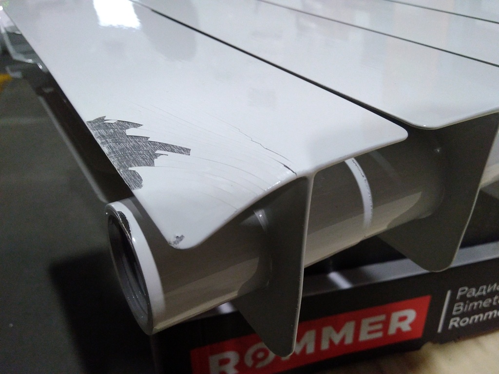 Уцененный товар (повреждение крайних секций(сколы, замятия)): Радиатор биметаллический ROMMER Profi BM 350 10 секций боковое подключение (BI350-80-80-130) (RAL9016), RBM-1210-035010