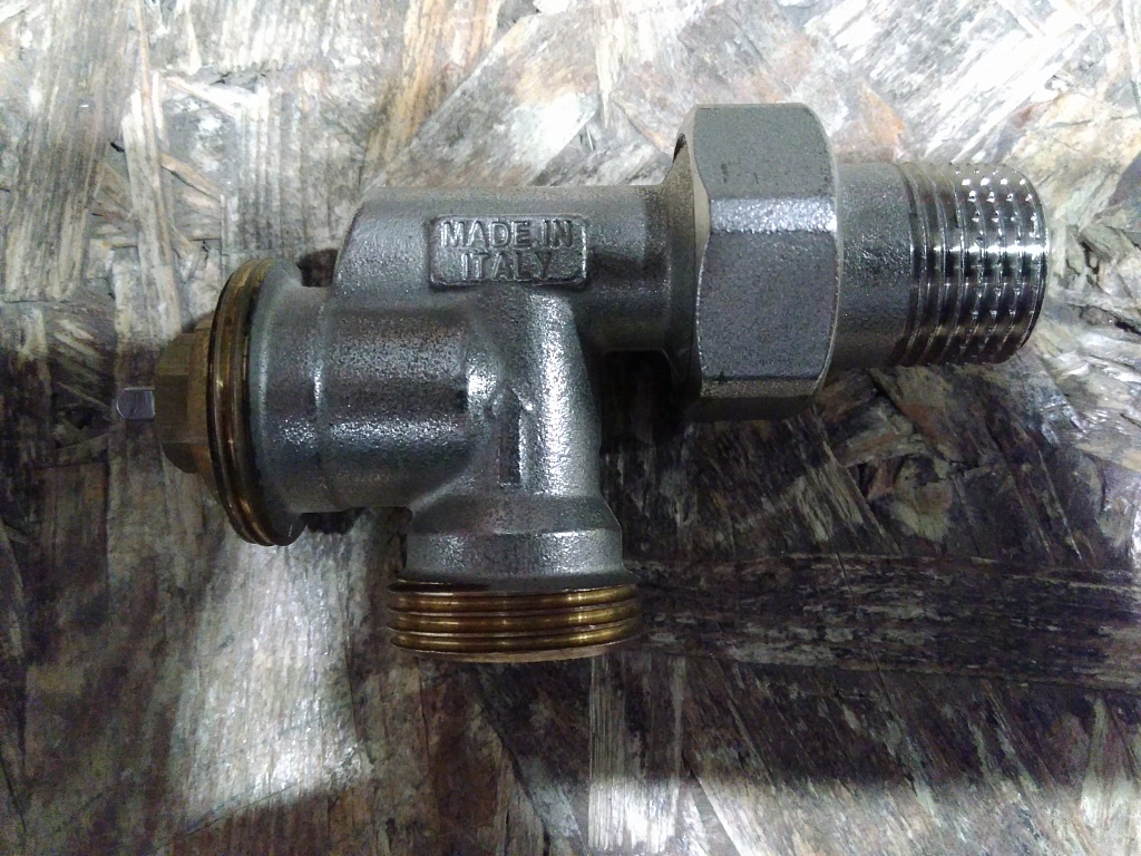 Уцененный товар (с экспозиции, нет колпачка): Радиаторный вентиль LUXOR под термостатическую головку с защитным колпачком M320/A, 13102721