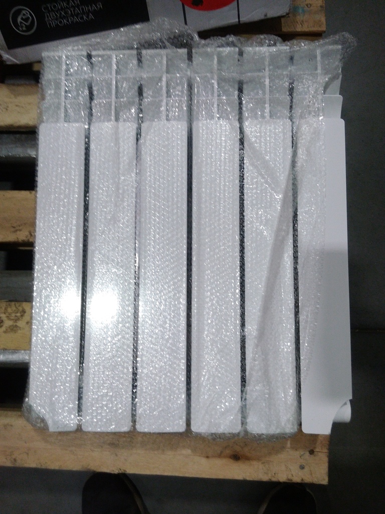 Уцененный товар (сколы на ламелях крайних секциях): Радиатор биметаллический ROMMER Optima BM 500 6 секций боковое подключение (RAL9016), RBM-0210-050006