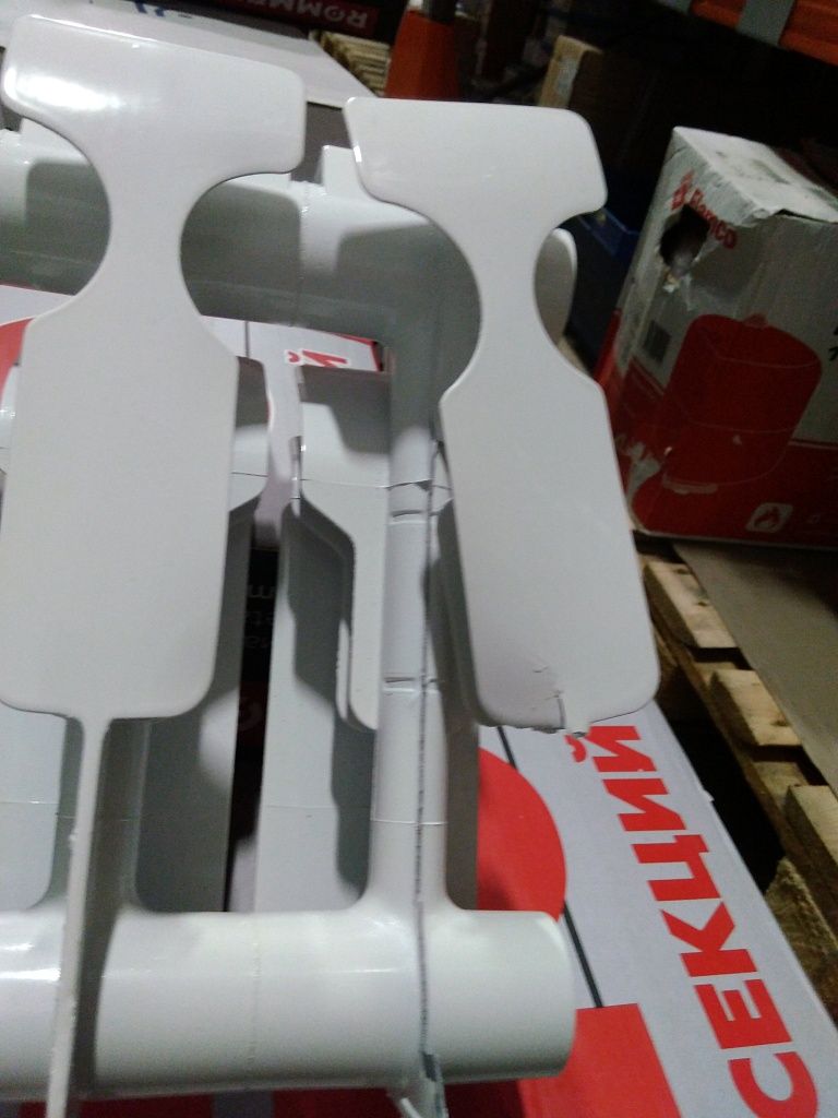 Уцененный товар (слом ламели крайней секции): Радиатор биметаллический ROMMER Plus BM 200 10 секций боковое подключение (RAL9016), RBM-3210-020010