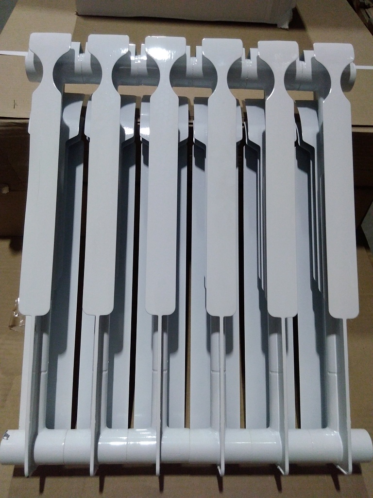 Уцененный товар (скол краски на нижней части крайней секции, трещина на ламели, скол на коллекторе): Радиатор биметаллический ROMMER Optima BM 500 6 секций боковое подключение (RAL9016), RBM-0210-050006