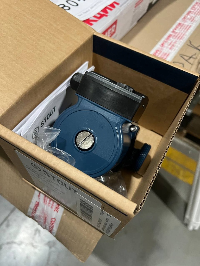 Уцененный товар (дефект шильдика насоса): Циркуляционный насос STOUT 25-40/130 220/240V 50Hz с латунными гайками G 1 1/2 x Rp 1