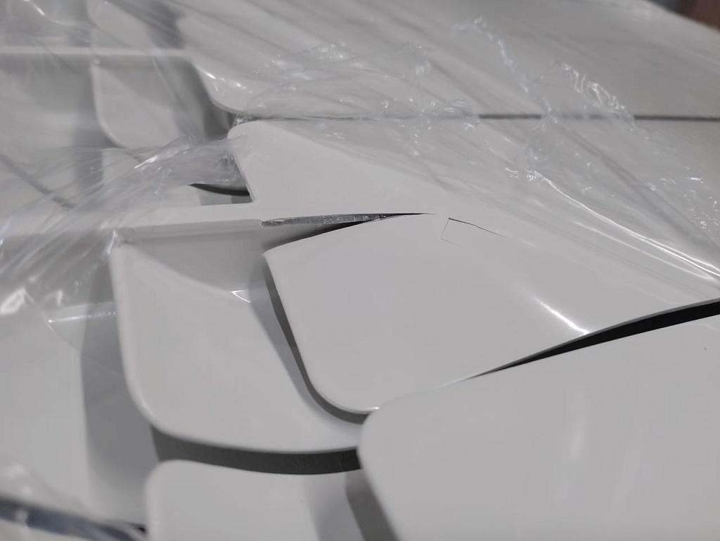 Уцененный товар (ПОВРЕЖДЕНИЕ КОРПУСА / РВАНАЯ УПАКОВКА): Радиатор алюминиевый Global ISEO 350 8 секций боковое подключение (белый RAL 9010), IS035008