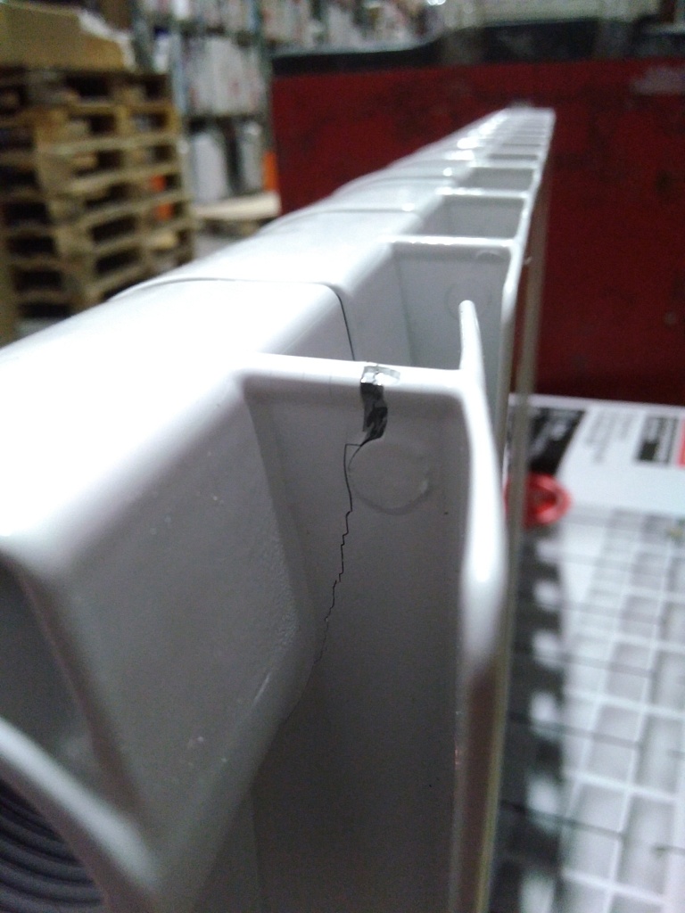 Уцененный товар (нарушена упаковка, трещина ламели): Радиатор биметаллический ROMMER Profi BM 350 12 секций боковое подключение (BI350-80-80-130) (RAL9016), RBM-1210-035012