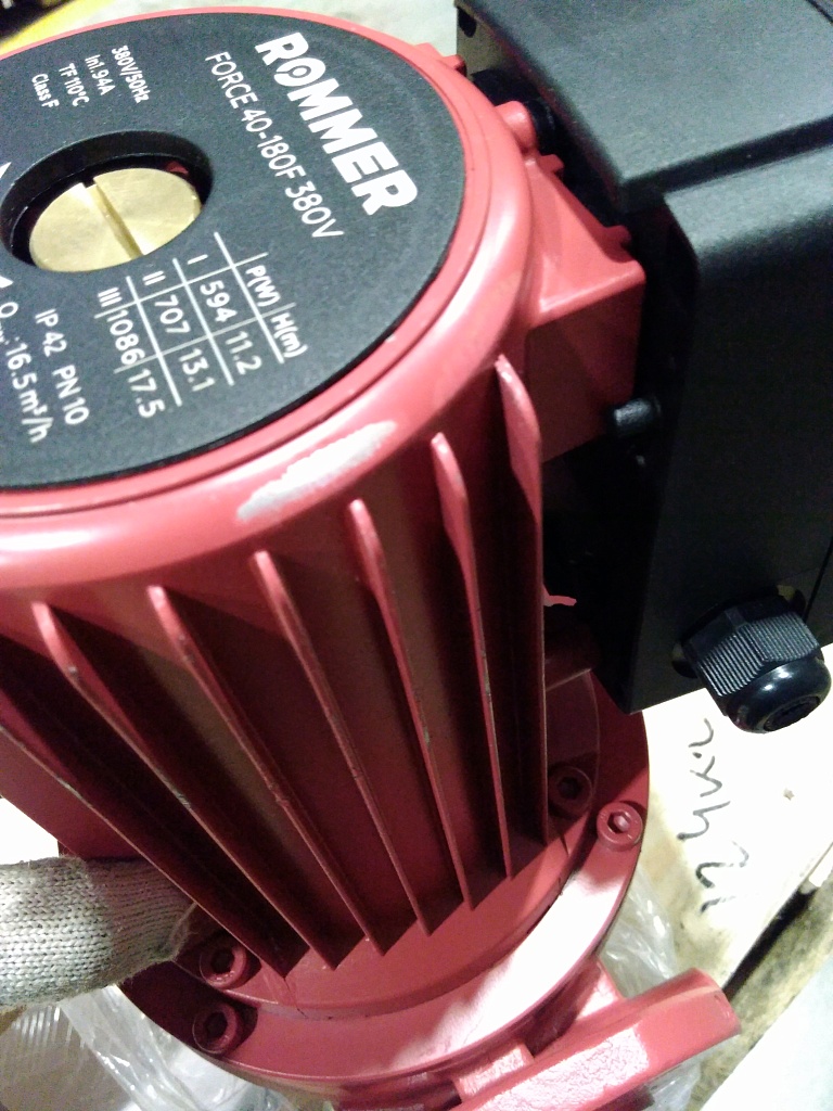 Уцененный товар (нарушена упаковка, потертости, сколы, трещины): Насос циркуляционный фланцевый трехскоростной ROMMER RPF 40-180F 380V, RPF-0003-40180380