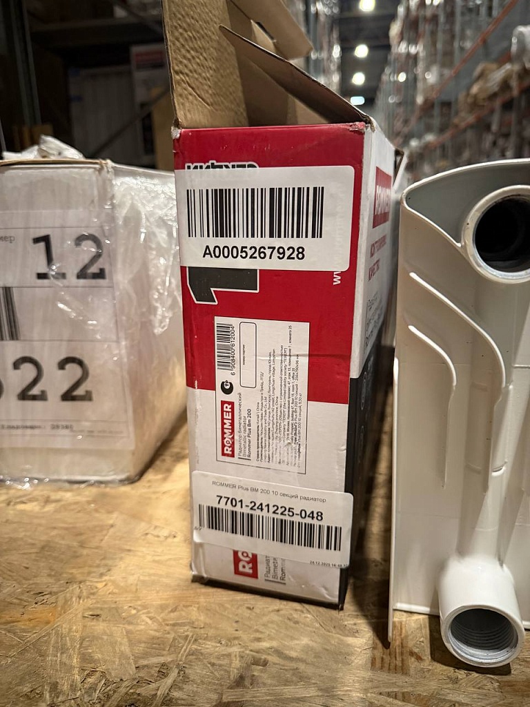 Уцененный товар (замятие и трещина на ламелях): Радиатор биметаллический ROMMER Plus BM 200 10 секций боковое подключение (RAL9016), RBM-3210-020010