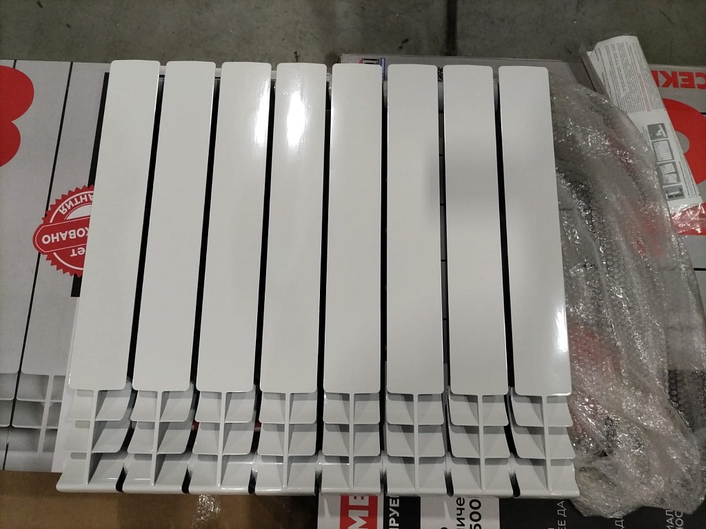 Уцененный товар (ЗАМЯТЫЙ КОРПУС): Радиатор биметаллический ROMMER Optima BM 500 8 секций боковое подключение (RAL9016), RBM-0210-050008