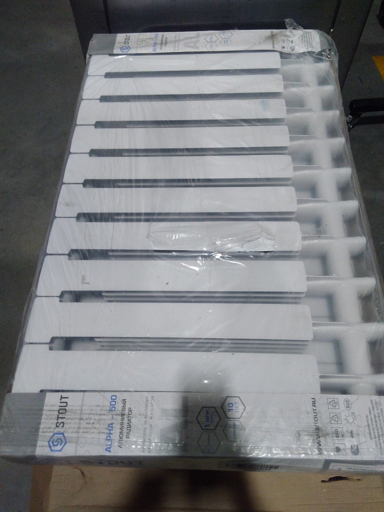 Уцененный товар (Замятие, дефект ребра, трещина на ламели, нарушена упаковка): Радиатор алюминиевый STOUT ALPHA 500 12 секций боковое подключение (белый RAL 9016), SRA-2310-050012