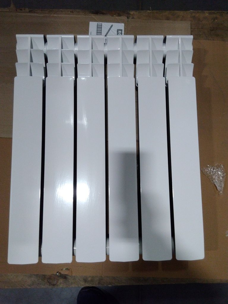 Уцененный товар (скол ламели на крайней секции): Радиатор биметаллический ROMMER Optima BM 500 6 секций боковое подключение (RAL9016), RBM-0210-050006