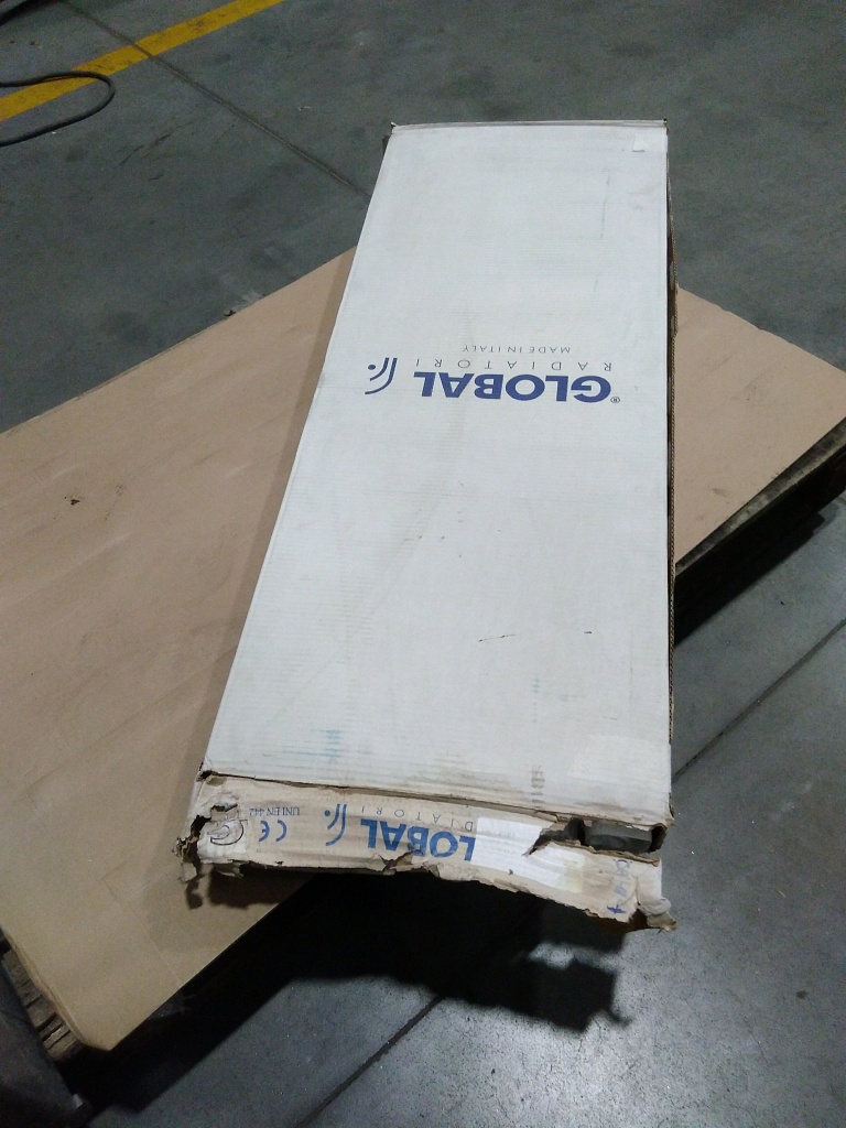 Уцененный товар (нарушена упаковка, замятие): Радиатор биметаллический Global STYLE EXTRA 350 14 секций боковое подключение (белый RAL 9010), STE03501014