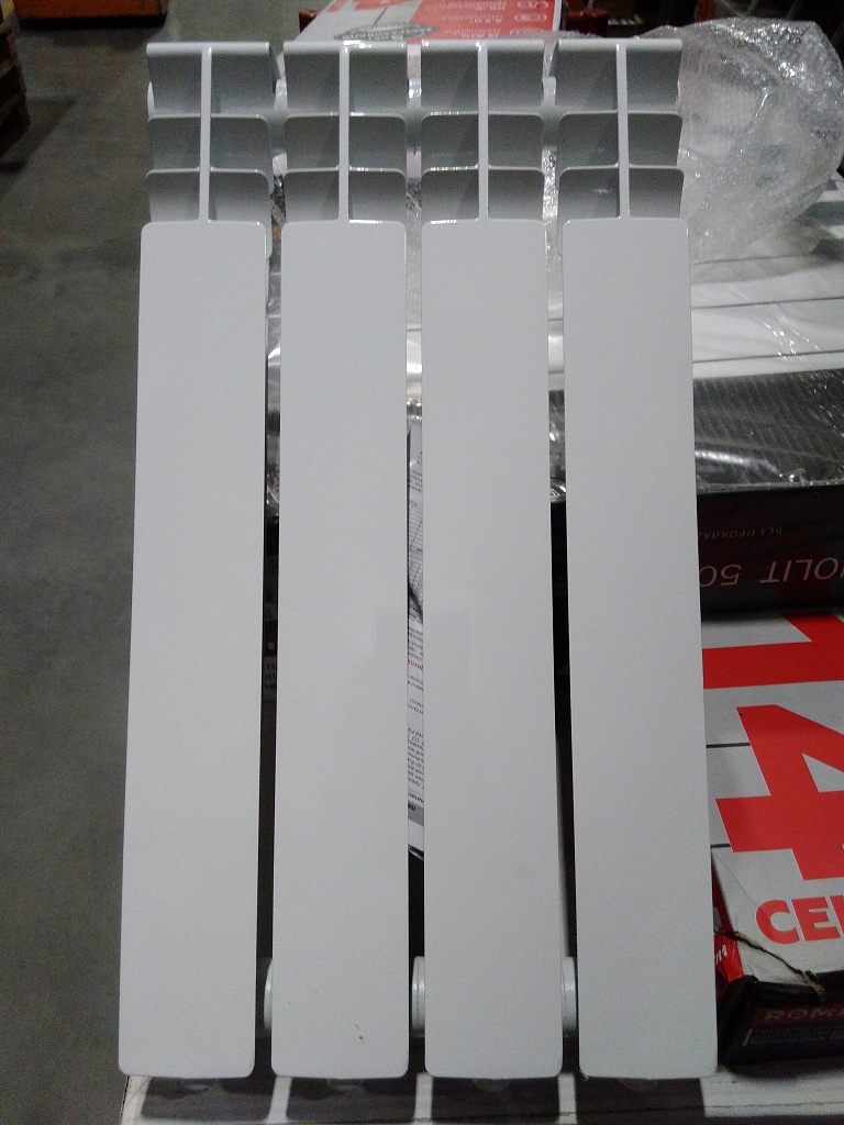 Уцененный товар (потертость на ламели): Радиатор алюминиевый ROMMER Optima 500 4 секций боковое подключение (RAL9016), RAL-0210-050004