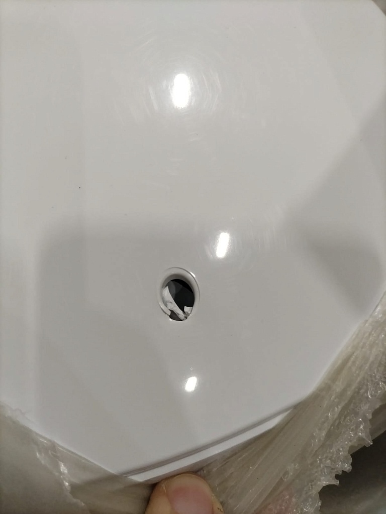 Уцененный товар (НЕ ТОВАРНЫЙ ВНЕШНИЙ ВИД / СЛОМАННЫЕ КРЕПЛЕНИЯ КРЫШКИ): Бойлер косвенного нагрева STOUT настенный 150 л., SWH-1210-000150