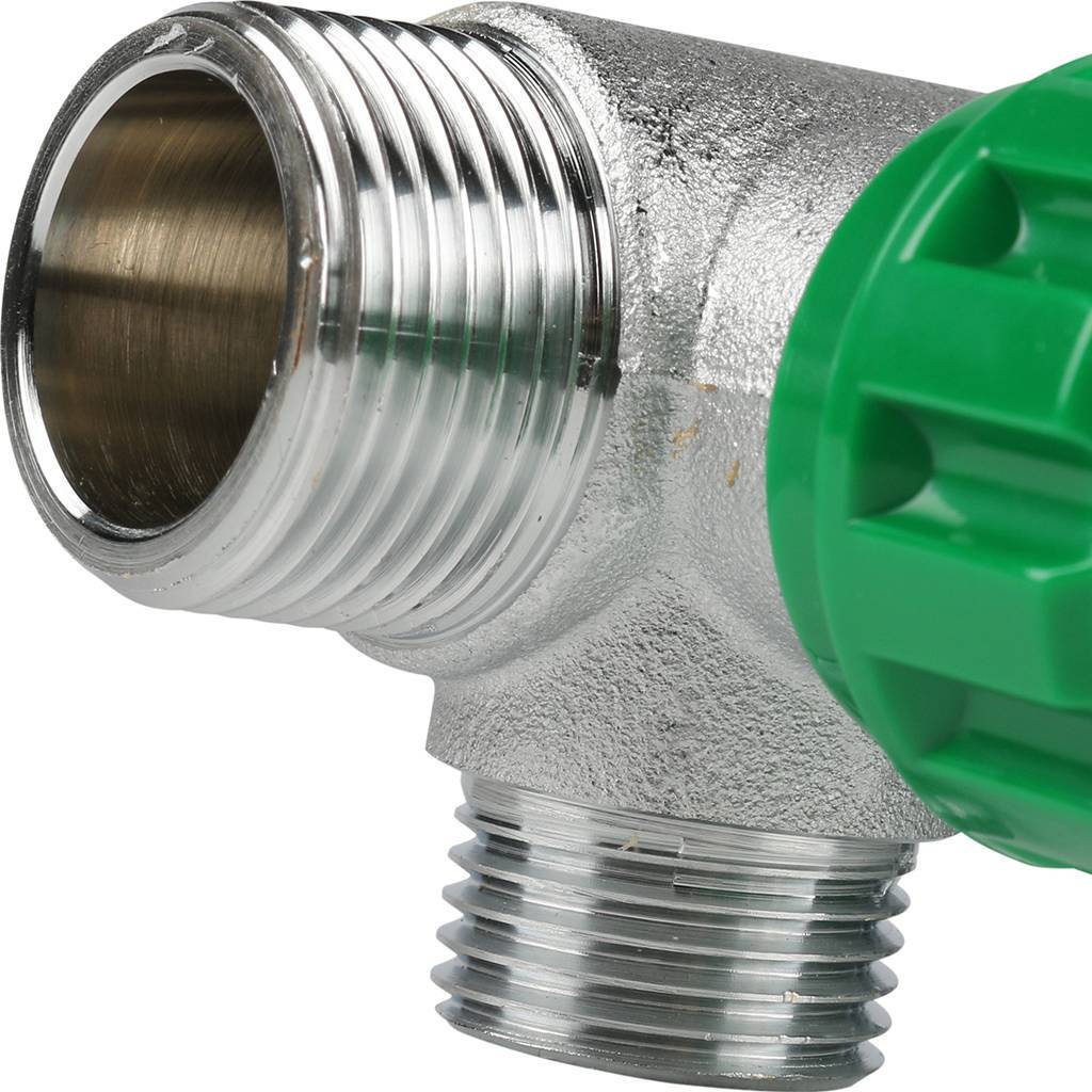 Коллектор распределительный FAR 3/4 , проходной, хромированный, 4 отвода 1/2  плоское уплотнение