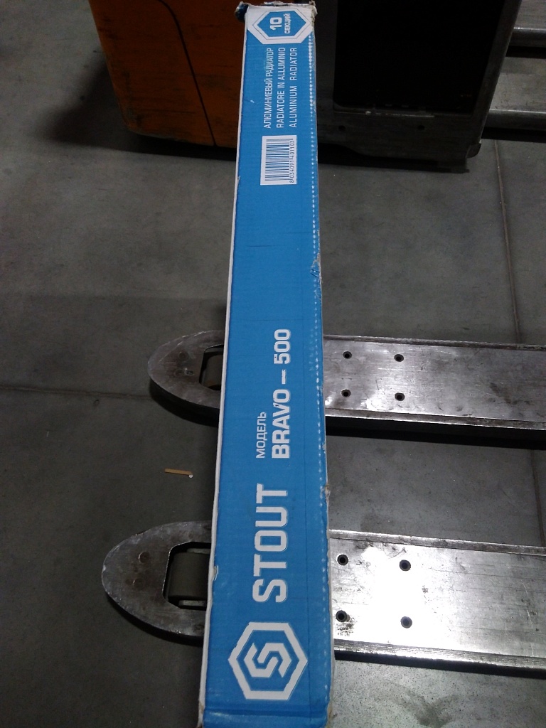 Уцененный товар (нарушена упаковка, скол на ламели крайней секции): Радиатор алюминиевый STOUT Bravo 500 10 секций боковое подключение RAL9010, SRA-0110-050010