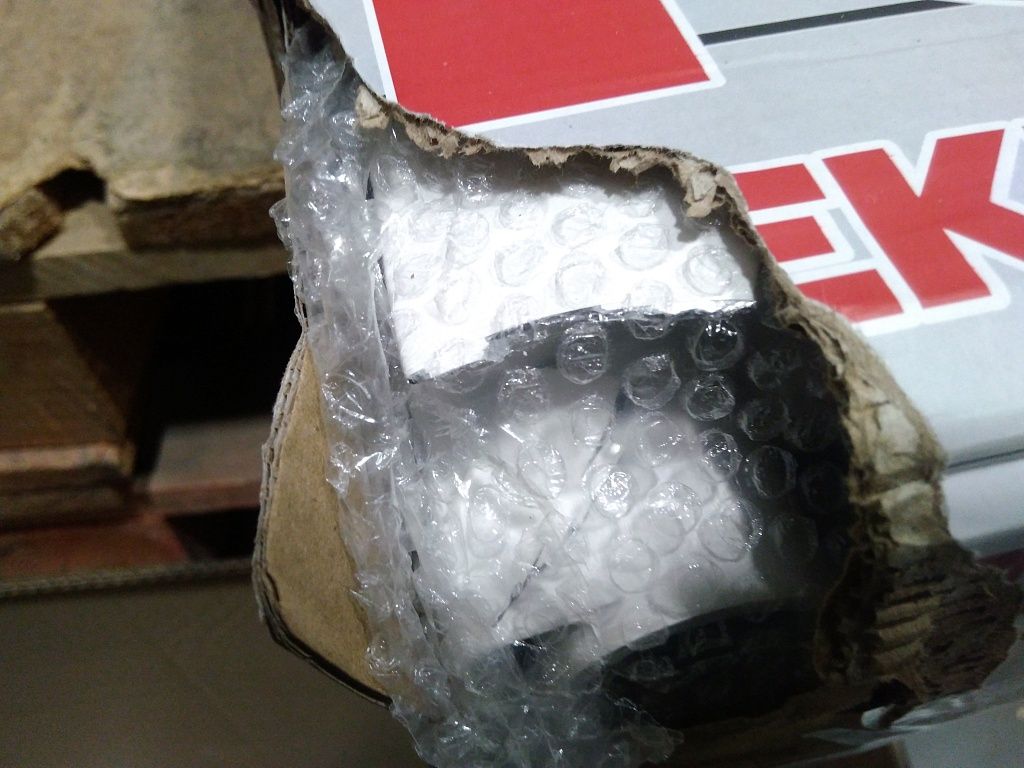 Уцененный товар (нарушена упаковка, скол ламели крайней секции): Радиатор биметаллический ROMMER Plus BM 200 12 секций боковое подключение (RAL9016), RBM-3210-020012