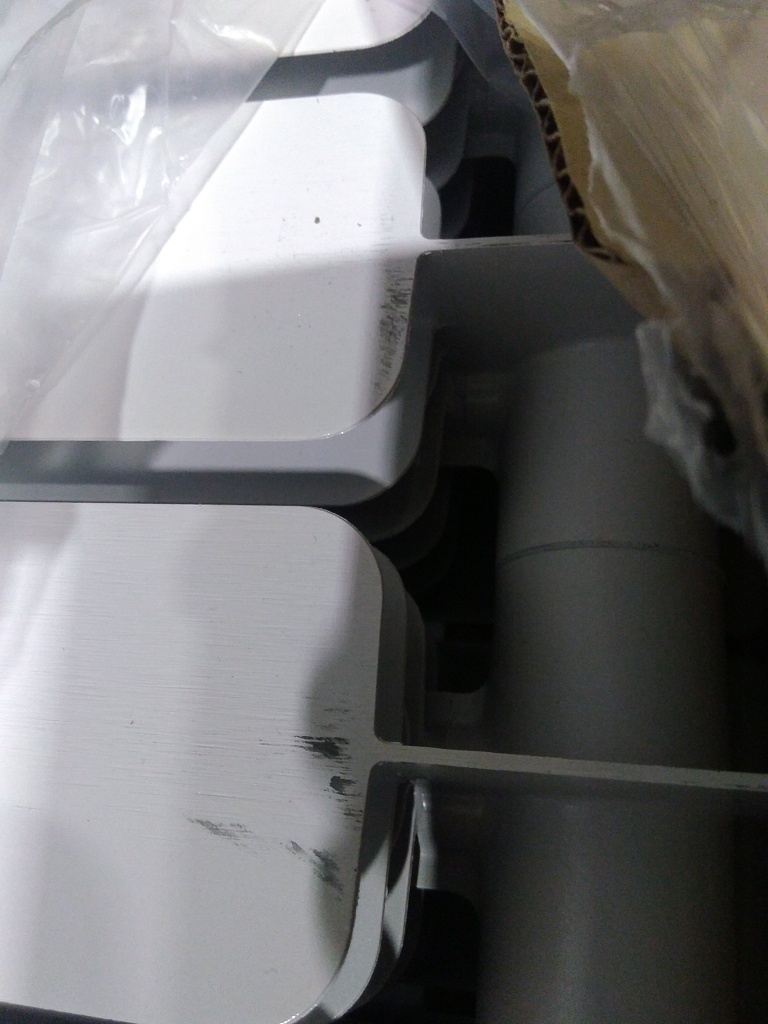 Уцененный товар (нарушена упаковка, потертости на ламелях): Радиатор биметаллический STOUT TITAN VENTIL 350 14 секций нижнее правое подключение, SRB-3320-035014