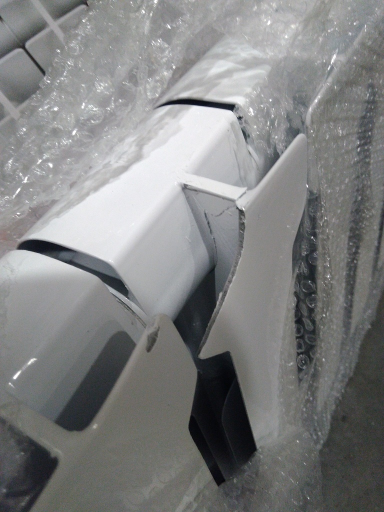 Уцененный товар (нарушена упаковка, трещина и скол ламели ): Радиатор биметаллический ROMMER Profi BM 350 12 секций боковое подключение (BI350-80-80-130) (RAL9016), RBM-1210-035012