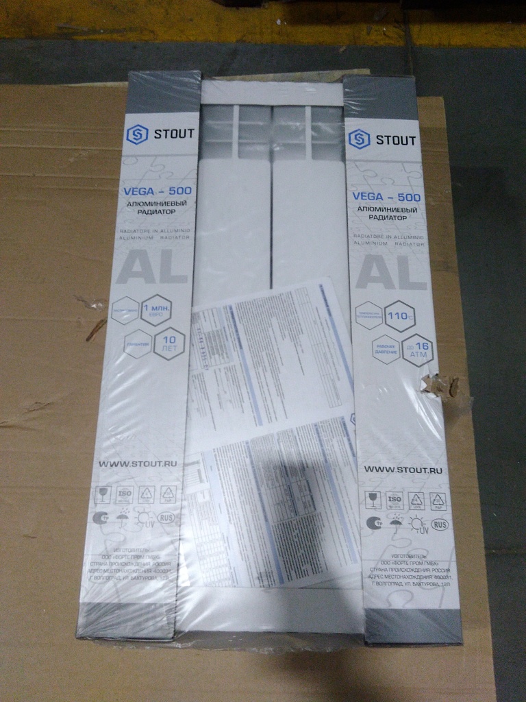 Уцененный товар (нарушена упаковка, трещина на ламели): Радиатор алюминиевый STOUT VEGA 500 4 секций боковое подключение (белый RAL 9016), SRA-1310-050004