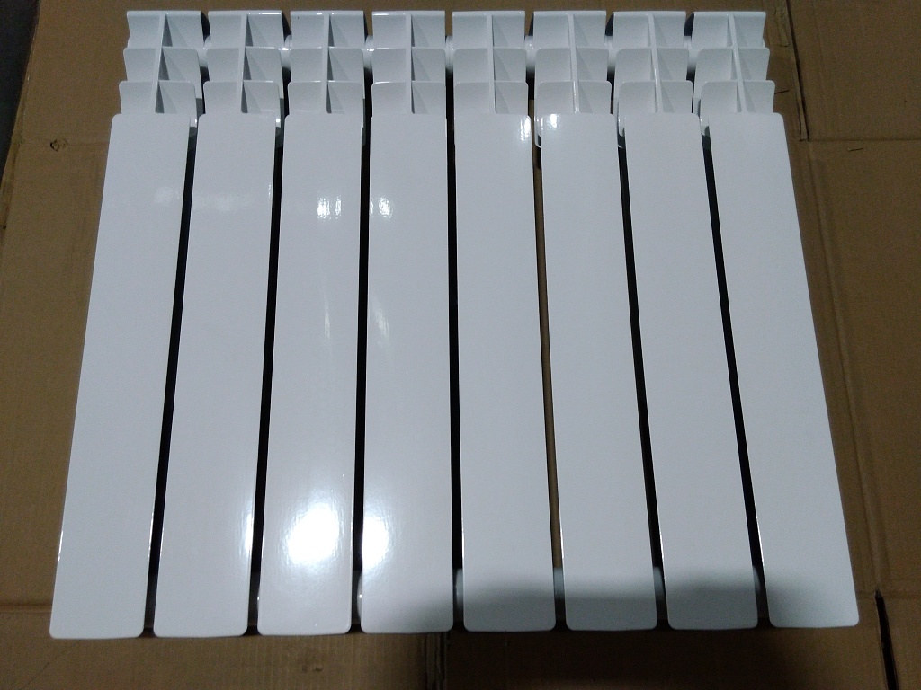 Уцененный товар (трещины на ламели крайней секции): Радиатор биметаллический ROMMER Optima BM 500 8 секций боковое подключение (RAL9016), RBM-0210-050008